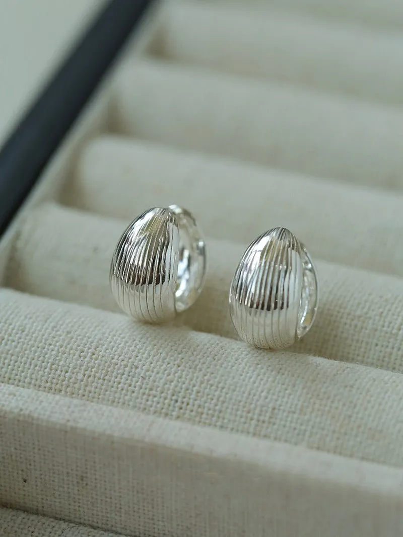 Shell Pattern Metallic Hoop Earrings