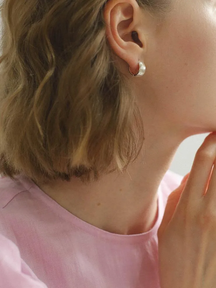 Shell Pattern Metallic Hoop Earrings